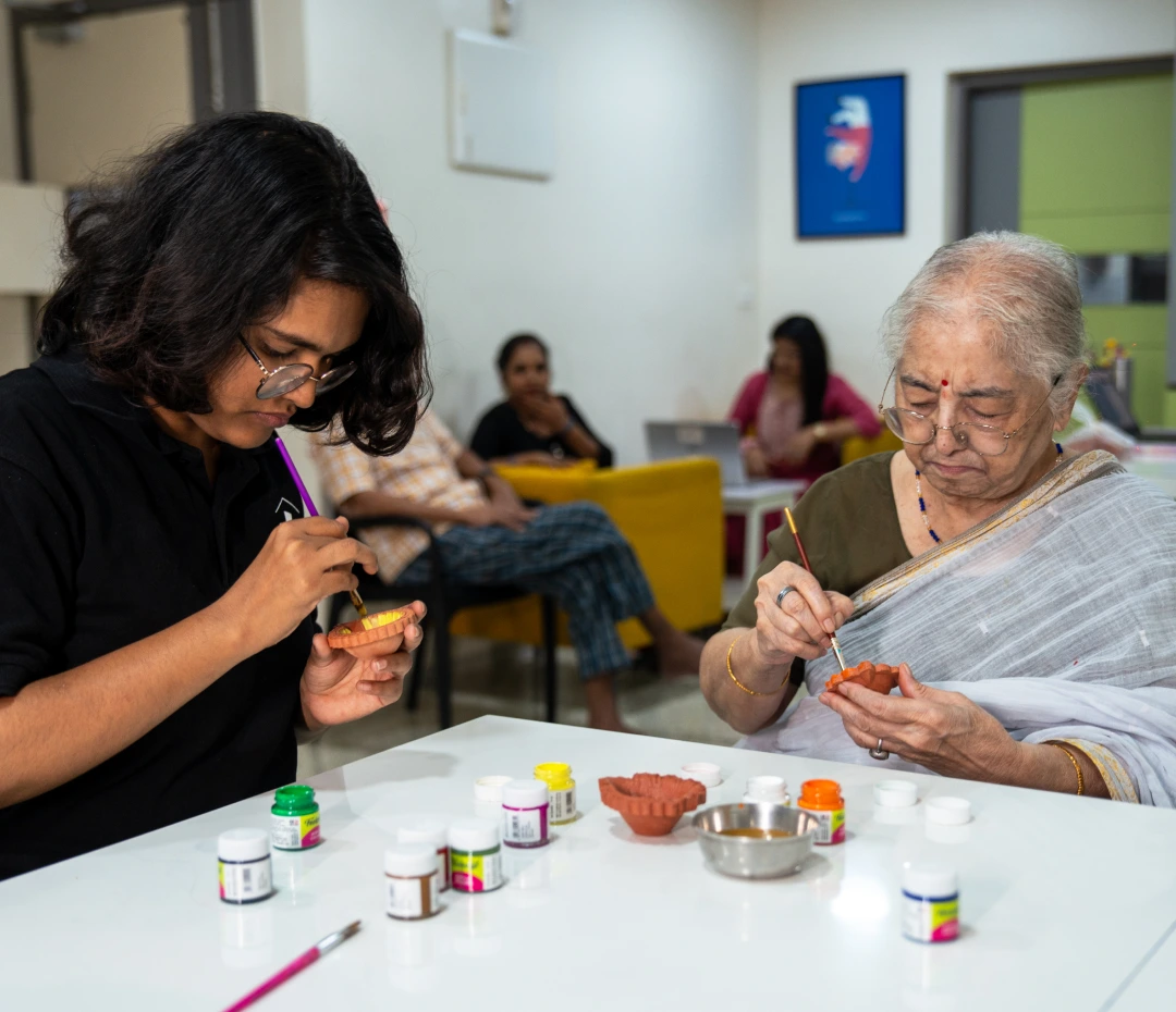 Social engagement and nutritious meal plans for seniors in assisted living